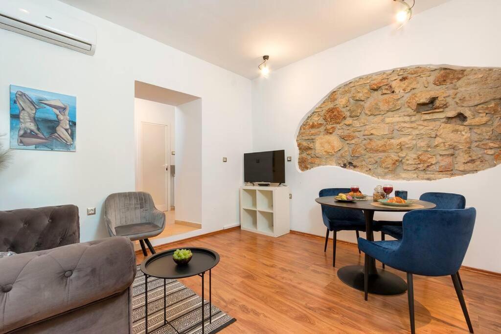 Heisenberg City Residence Пула Екстериор снимка